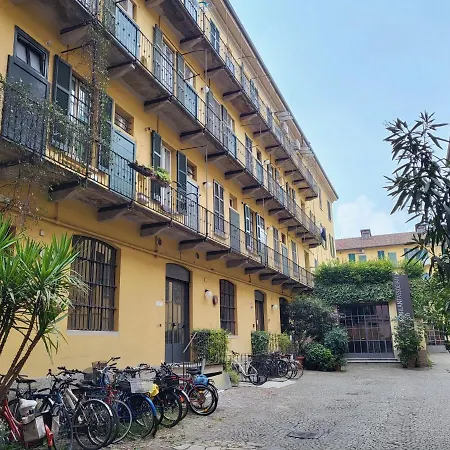 - Nella Corte Dei Navigli Apartmán *